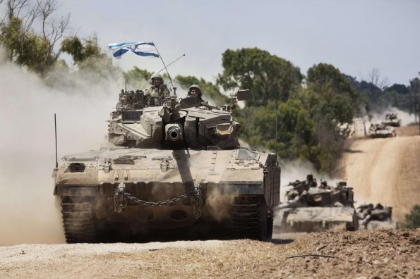 un-convoy-de-tanques-israelies-avanza-hacia-la-frontera-de-israel-con-la-franja-de-gaza-_595_396_1111548